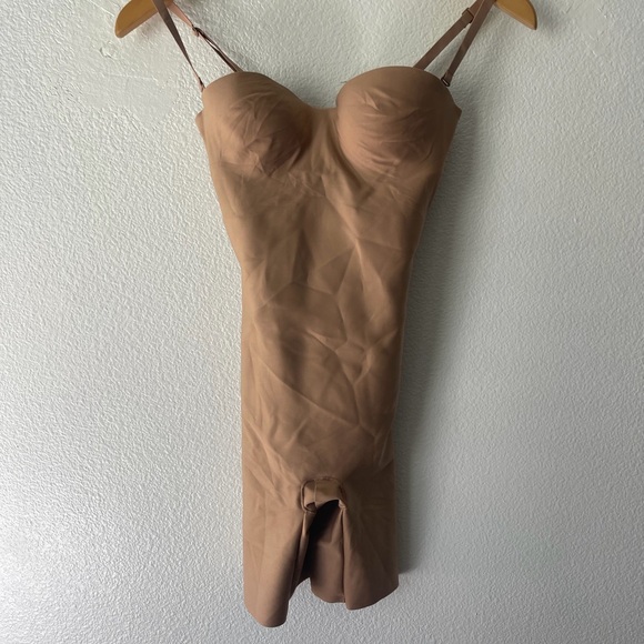 SKIMS BODY UNDERWIRE MID THIGH BODYSUIT  BD-ONS-9547W Sz X-Small Sienna Tan - Picture 2 of 5